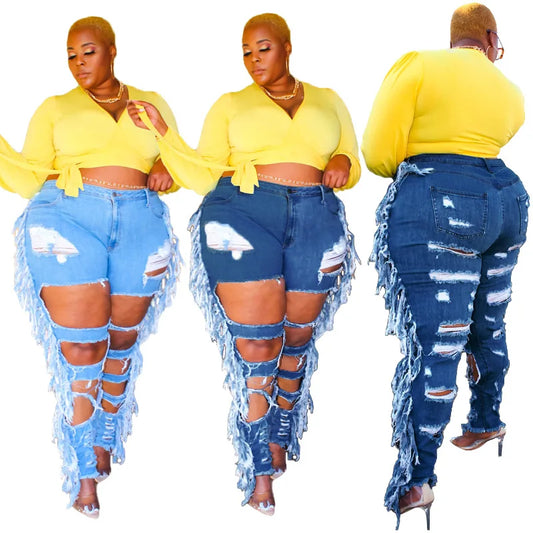 "Fashionable Flair: Plus-size Jeans with a Sexy Edge"